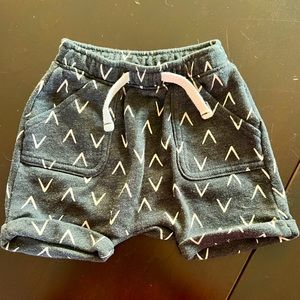 Adorable fold up shorts 🍼5/$35